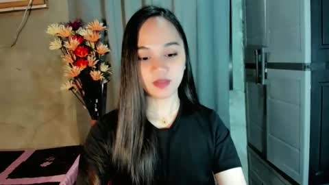 hilarymolly online show from February 12, 11:30 pm