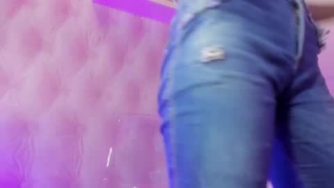  Hillary  online show from February 28, 4:43 am