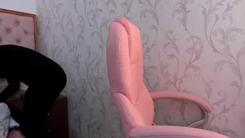 Snapshot of hillary_chen chatting on October 10, 11:38 am Hillary online show from October 10, 11:38 am