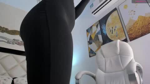 Snapshot of hillary_chen chatting on September 18, 12:31 pm Hillary online show from September 18, 12:31 pm