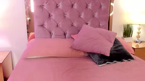 Hillary online show from November 26, 3:26 am