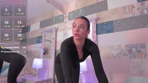 Snapshot of hillary_chen chatting on October 21, 3:22 am Hillary online show from October 21, 3:22 am