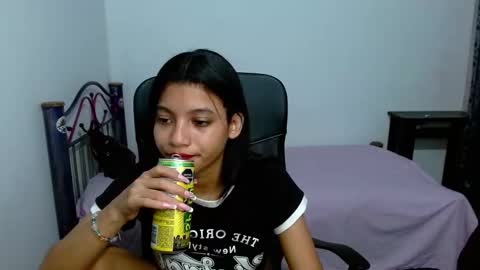 Snapshot of hinata_9 chatting on September 19, 2:37 am      0600AM-1100AM - online show from September 19, 2:37 am