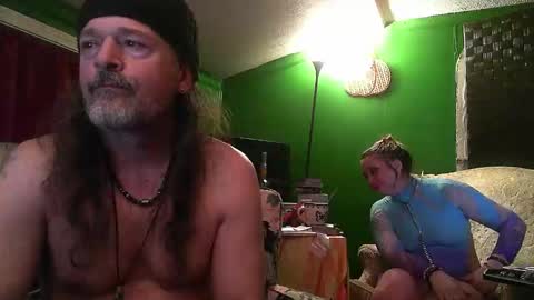 hippiedad333 online show from April 15, 4:27 am