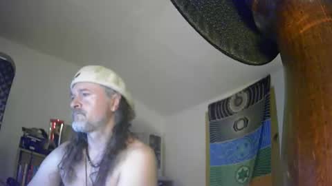 hippiedad333 online show from May 19, 4:30 am