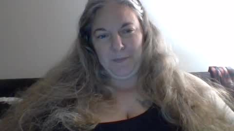 hippysnewhere online show from July 30, 9:21 am