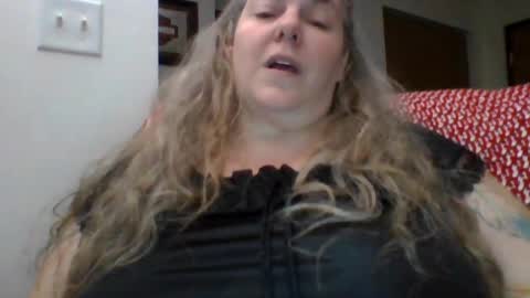 hippysnewhere online show from June 12, 8:57 am
