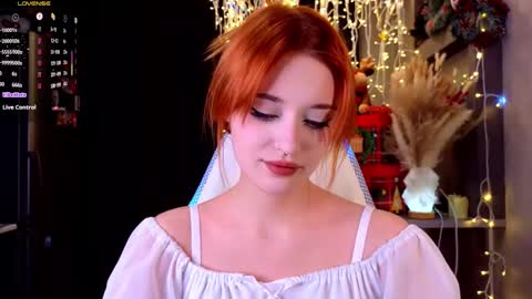 Ella online show from December 5, 7:55 pm