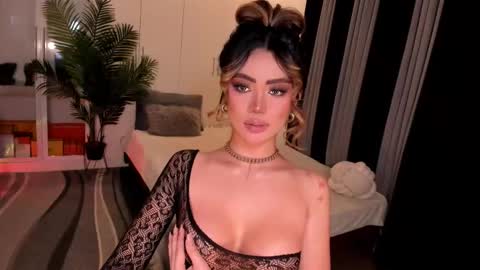 Ms. Laura online show from November 28, 6:59 pm