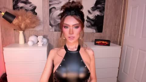 Ms. Laura online show from June 21, 12:00 pm