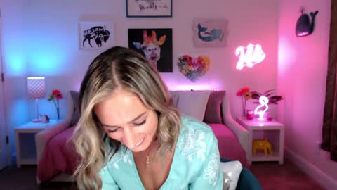 Holi Hurricane online show from January 28, 3:47 am