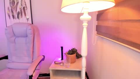 Hollie online show from March 12, 4:00 pm