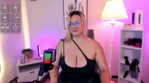 Hollie online show from March 28, 12:17 pm