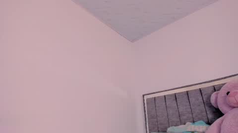 holly_16 online show from July 12, 12:36 am