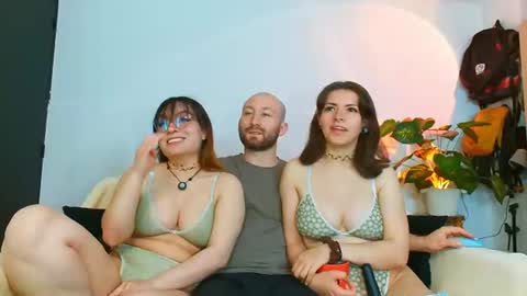Holly and Honey online show from June 30, 10:29 pm