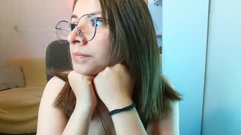 Holly and Honey online show from June 22, 11:34 pm