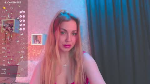 Snapshot of holly_molly8 chatting on January 22, 5:49 pm holly_molly8 online show from January 22, 5:49 pm
