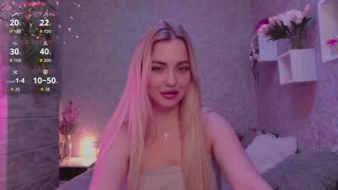 Snapshot of holly_molly8 chatting on September 24, 8:04 pm holly_molly8 online show from September 24, 8:04 pm