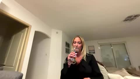 hollyandelon online show from February 3, 10:14 pm