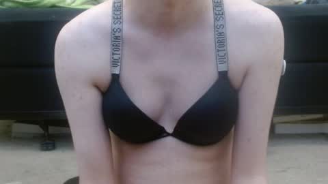 Holly Hawkes online show from March 8, 9:40 pm