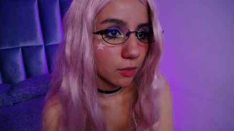 hollypeach_ online show from March 17, 8:58 pm