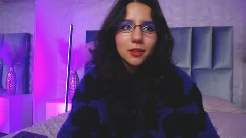 hollypeach_ online show from March 23, 7:52 pm