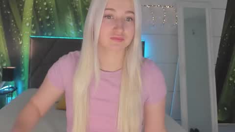 HollyTaillor online show from March 2, 6:36 am