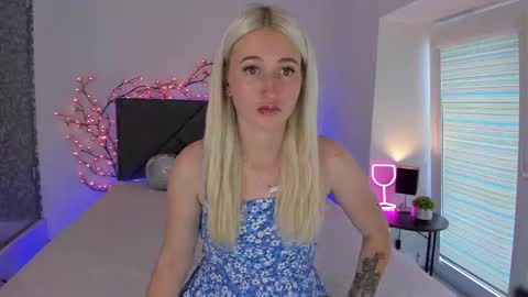 HollyTaillor online show from September 15, 12:06 pm