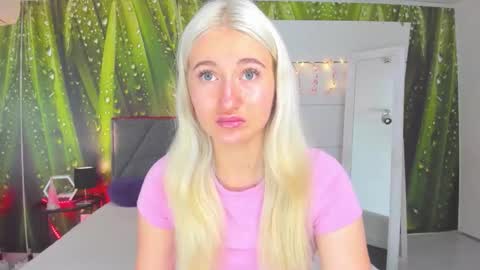 HollyTaillor online show from September 29, 5:17 am