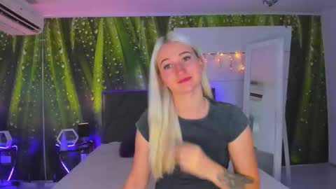 HollyTaillor online show from September 13, 5:32 am