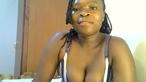 holy_ebony online show from May 16, 10:47 am