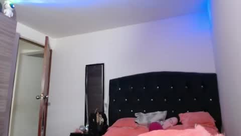 holy_julii online show from July 26, 3:37 am
