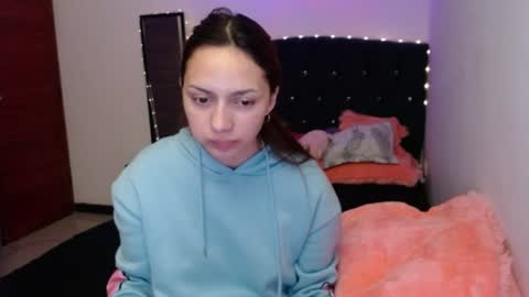holy_julii online show from July 27, 4:43 am