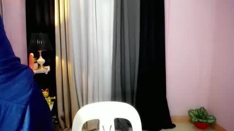 holy_samyx online show from December 5, 12:25 pm