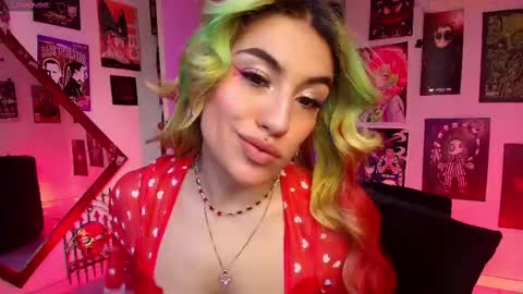 Snapshot of holyeva chatting on February 18, 9:20 pm online show from February 18, 9:20 pm
