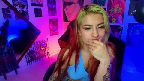 Snapshot of holyeva chatting on December 16, 11:39 pm online show from December 16, 11:39 pm