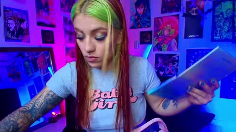Snapshot of holyeva chatting on December 6, 9:29 pm online show from December 6, 9:29 pm
