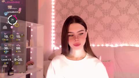 Mia online show from October 18, 4:05 am