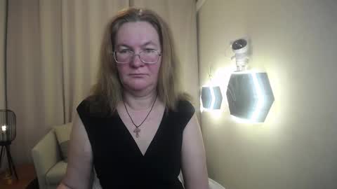 holymilfa online show from April 22, 7:15 am