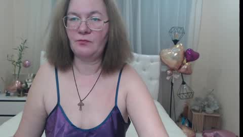 holymilfa online show from February 27, 9:40 am