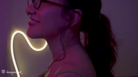 honeeeey_ online show from September 25, 12:17 am