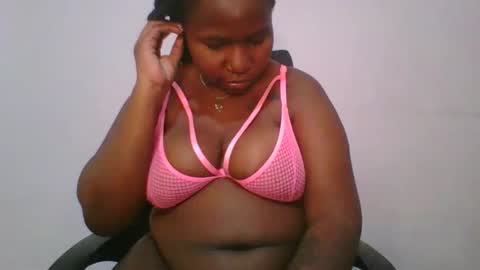 honey_beb online show from October 20, 7:35 am