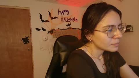Snapshot of honey_buu chatting on October 23, 3:13 pm online show from October 23, 3:13 pm
