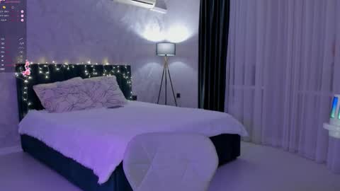 Snapshot of honey_chantal chatting on September 22, 5:28 pm Chantal online show from September 22, 5:28 pm