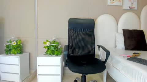 honey_hex_ online show from May 25, 12:33 pm