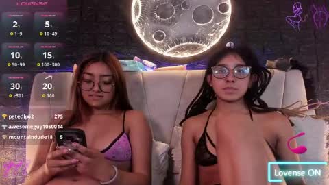 honey_lesbian_hott777 online show from June 5, 6:52 am