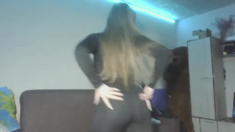 Snapshot of honey_lolaaa chatting on October 22, 2:19 pm honey_lolaaa online show from October 22, 2:19 pm