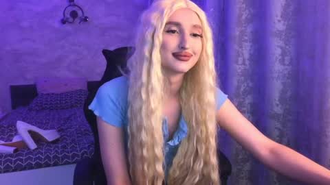 honey_sunset online show from September 12, 5:37 pm