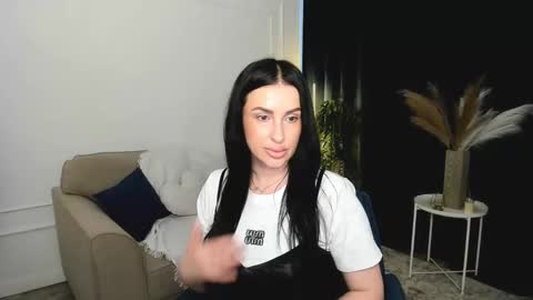 Jacqueline online show from May 22, 5:03 am