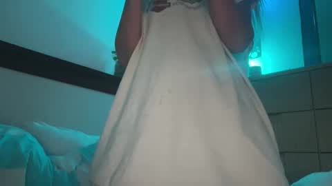 honeybun_z online show from December 14, 1:45 am